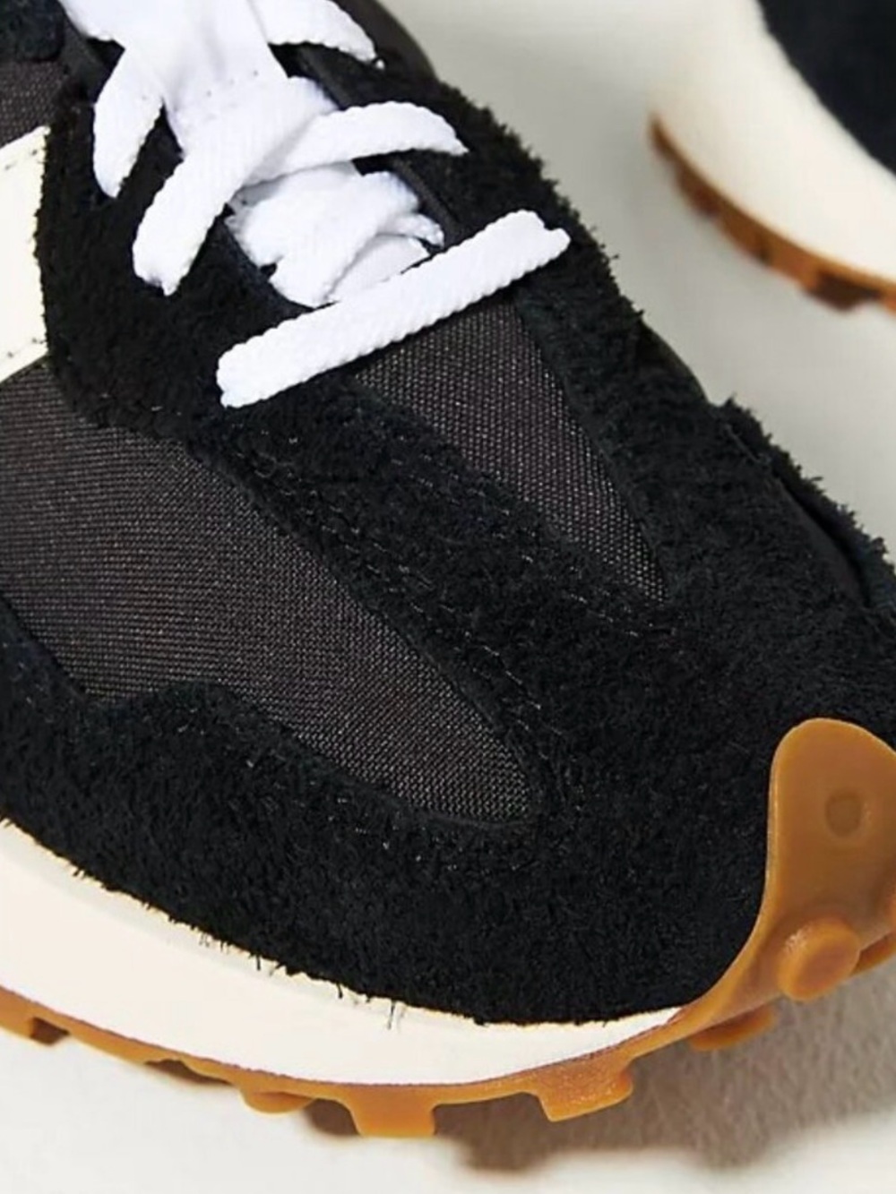 New Balance 327 Black and Cream Retro Shoes - Picture 2 of 2
